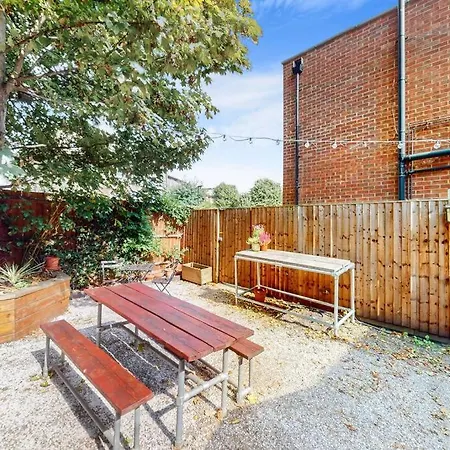 Spacious 2 Bedroom Flat With Garden In Acton